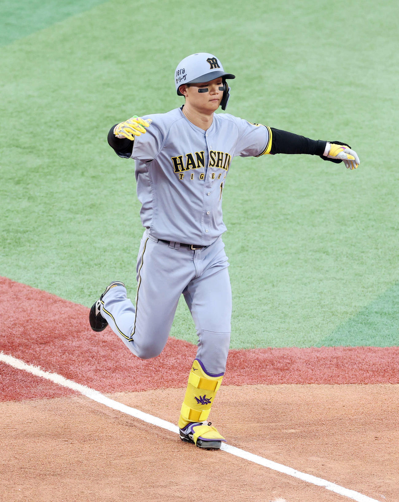 DeNA対阪神　1回表阪神1死一塁、森下は左中間2点本塁打を放つ（撮影・鈴木正人）