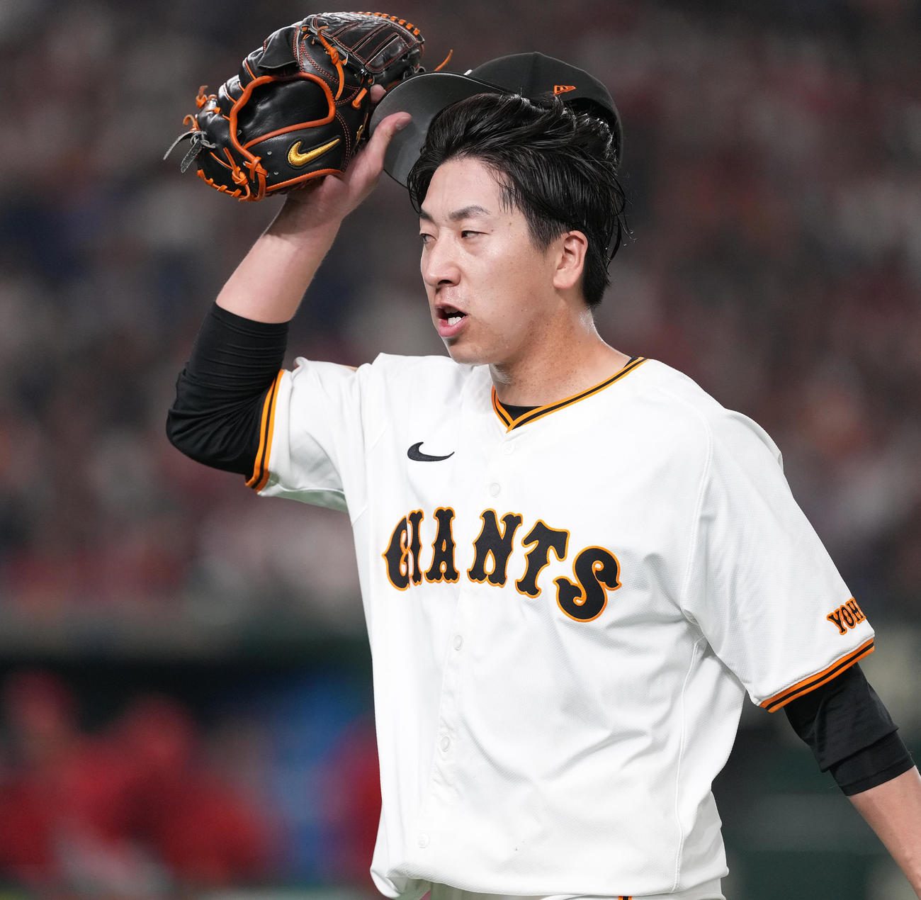 巨人対広島　9回表途中で降板する巨人大勢（撮影・鈴木みどり）