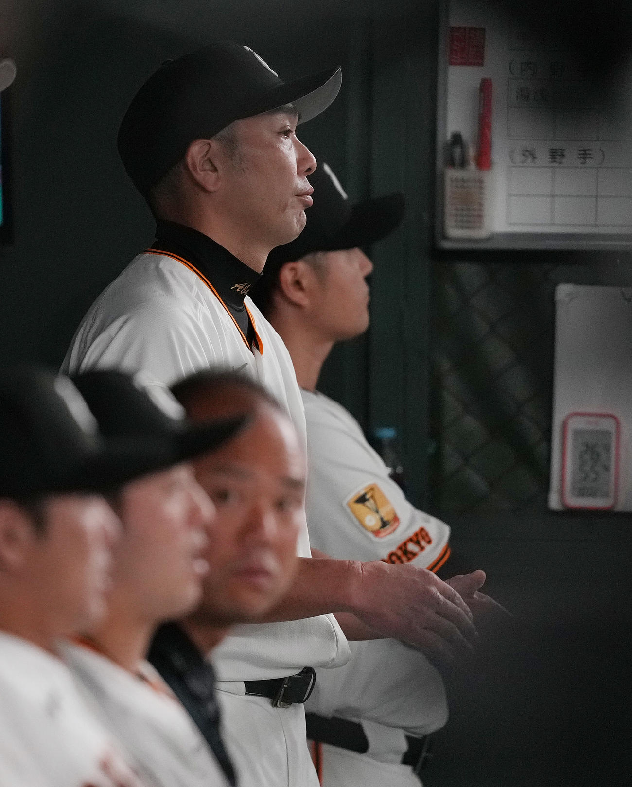 巨人対広島　ベンチで浮かない表情の巨人阿部監督（撮影・鈴木みどり）