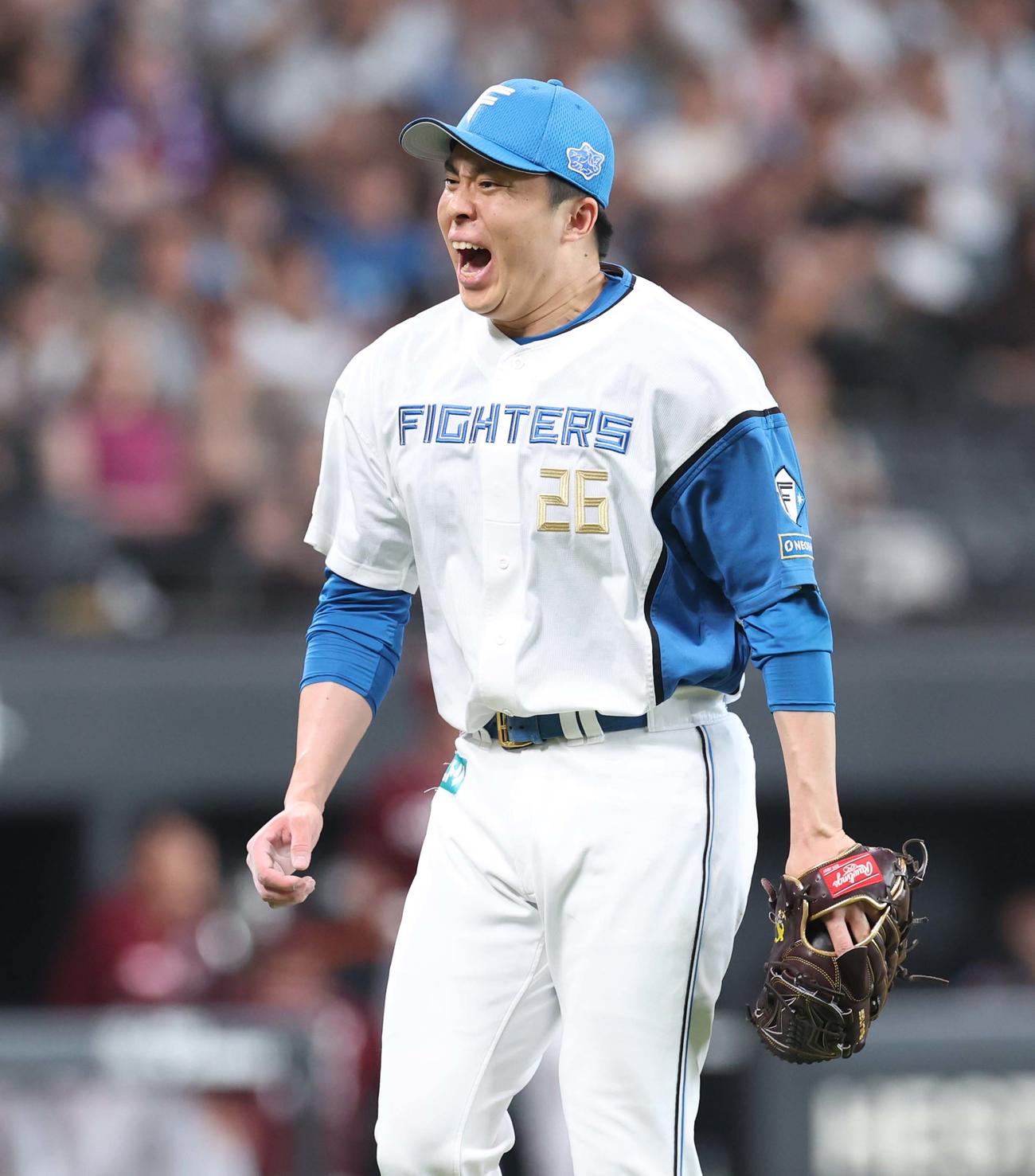 日本ハム対楽天　8回表、無失点に抑え叫ぶ田中（撮影・黒川智章）