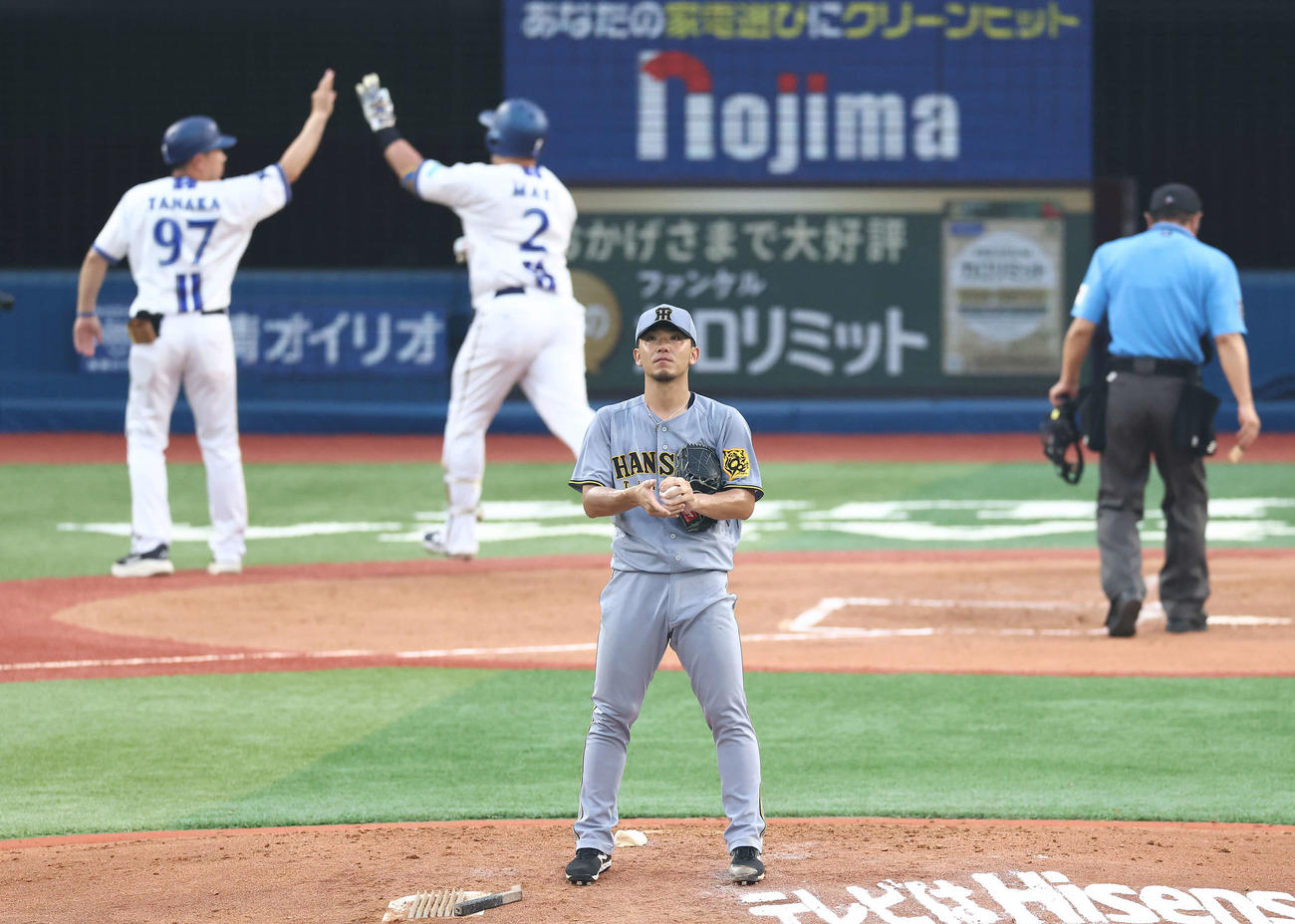 DeNA対阪神　2回裏DeNA無死、牧に左越えソロ本塁打を浴びる伊藤将（撮影・河田真司）