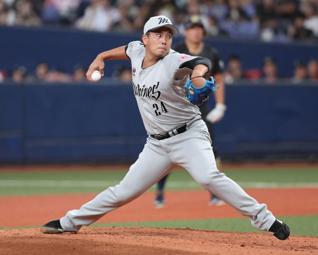 オリックス対ロッテ　ロッテ2番手の東妻（撮影・西尾就之）