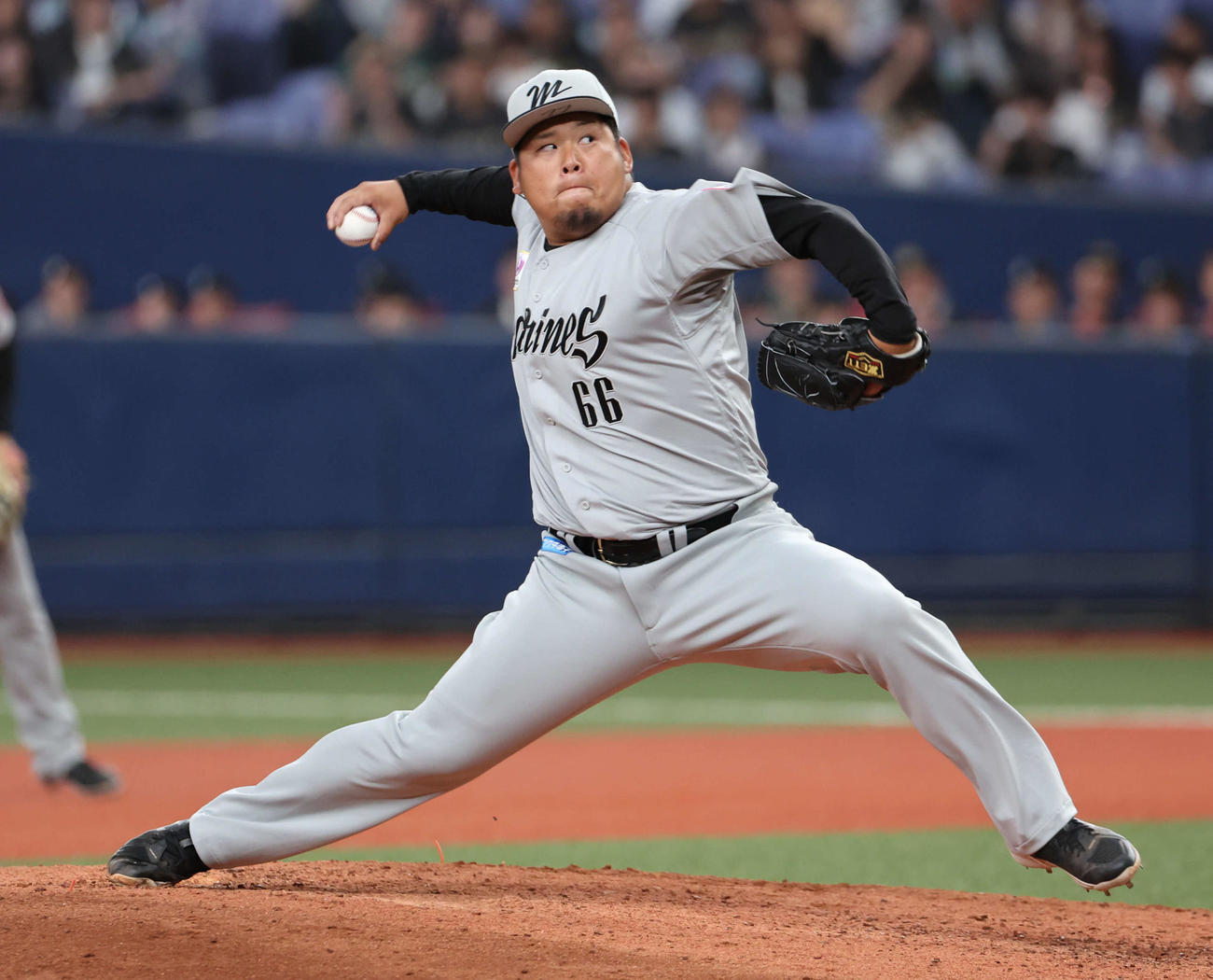 オリックス対ロッテ　ロッテ4番手の沢田（撮影・西尾就之）
