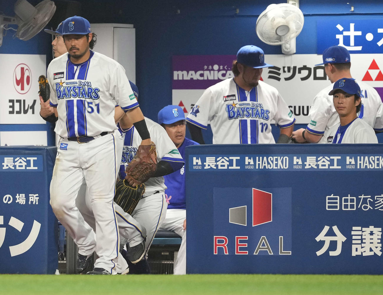 DeNA対阪神　DeNAベンチの盛り塩（撮影・井上学）