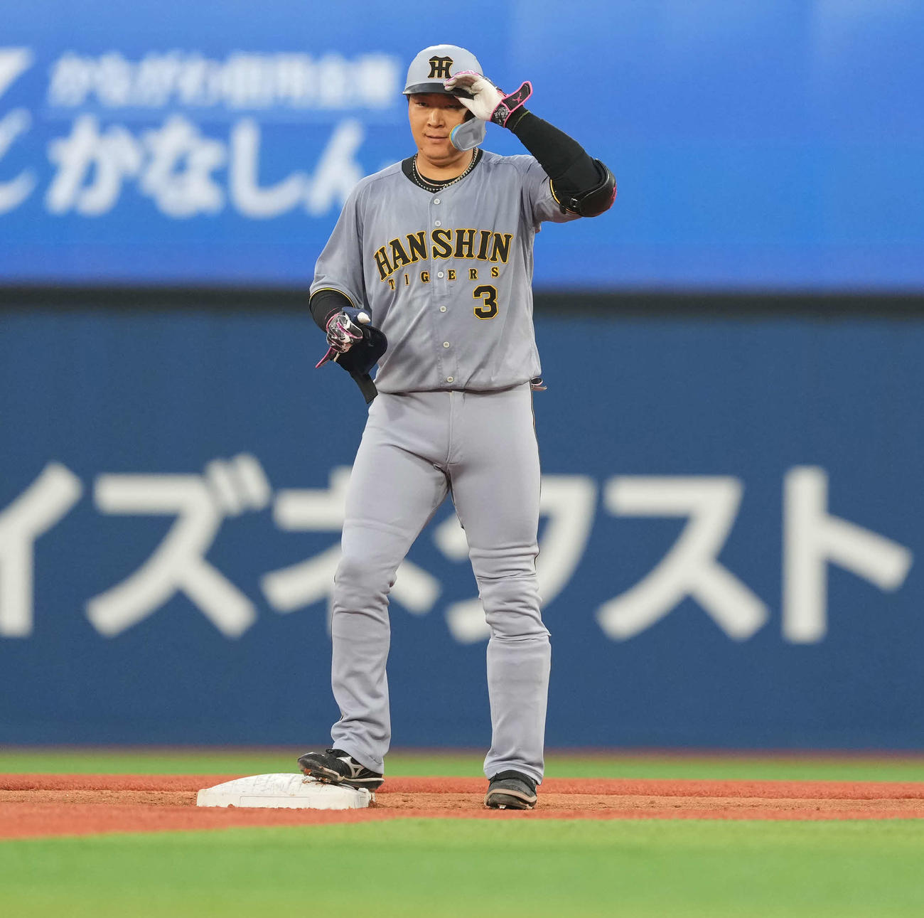 DeNA対阪神　2回表阪神2死二塁、適時二塁打を放つ大山悠輔（撮影・井上学）