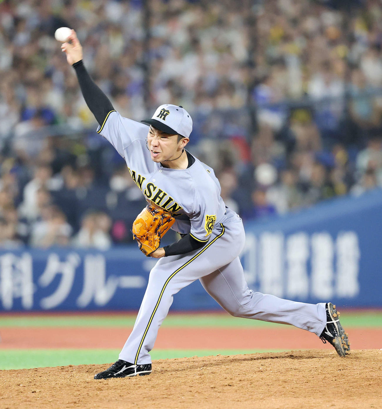 DeNA対阪神　力投する阪神2番手の石井（撮影・鈴木正人）