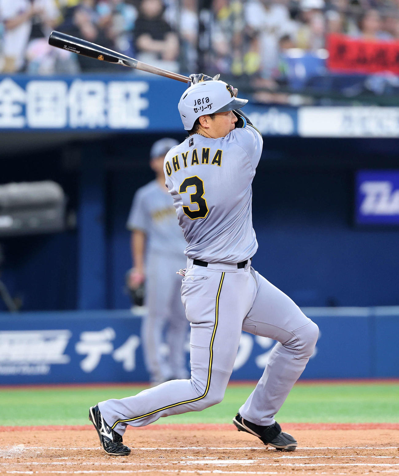 DeNA対阪神　3回表阪神2死二塁、大山は中越え適時二塁打を放つ（撮影・鈴木正人）