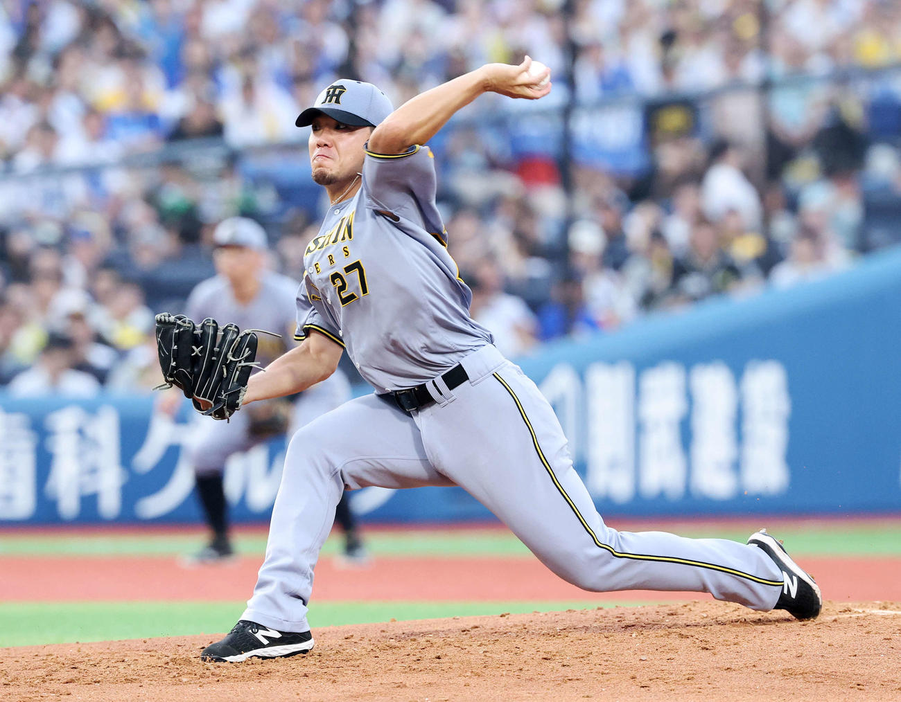 DeNA対阪神　力投する阪神先発の伊藤将（撮影・鈴木正人）
