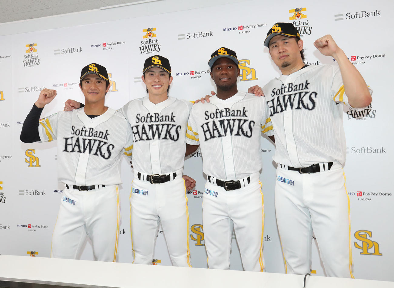 オールスター監督選抜選出選手となった左から柳町、周東、モイネロ、杉山（撮影・梅根麻紀）