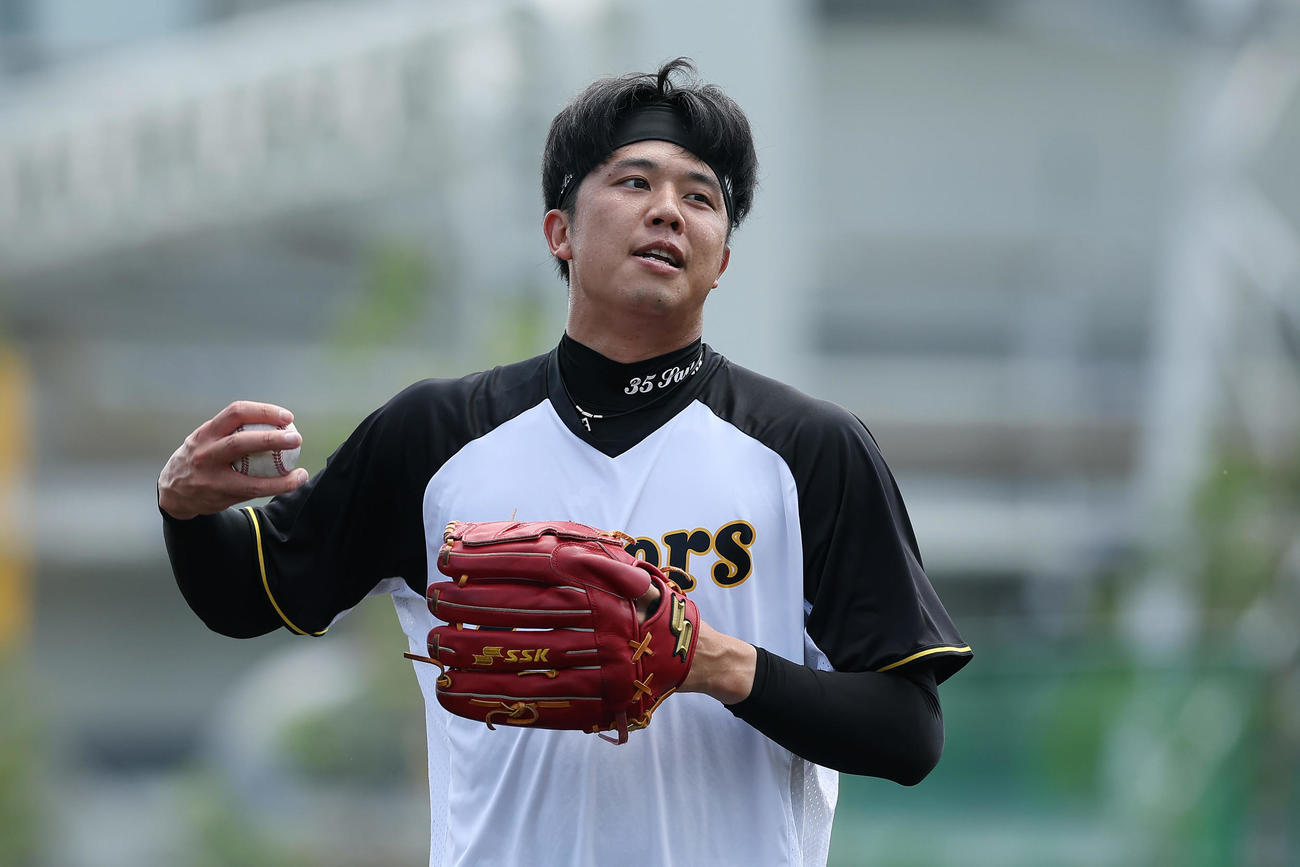 キャッチボールで調整した阪神才木（撮影・前田充）