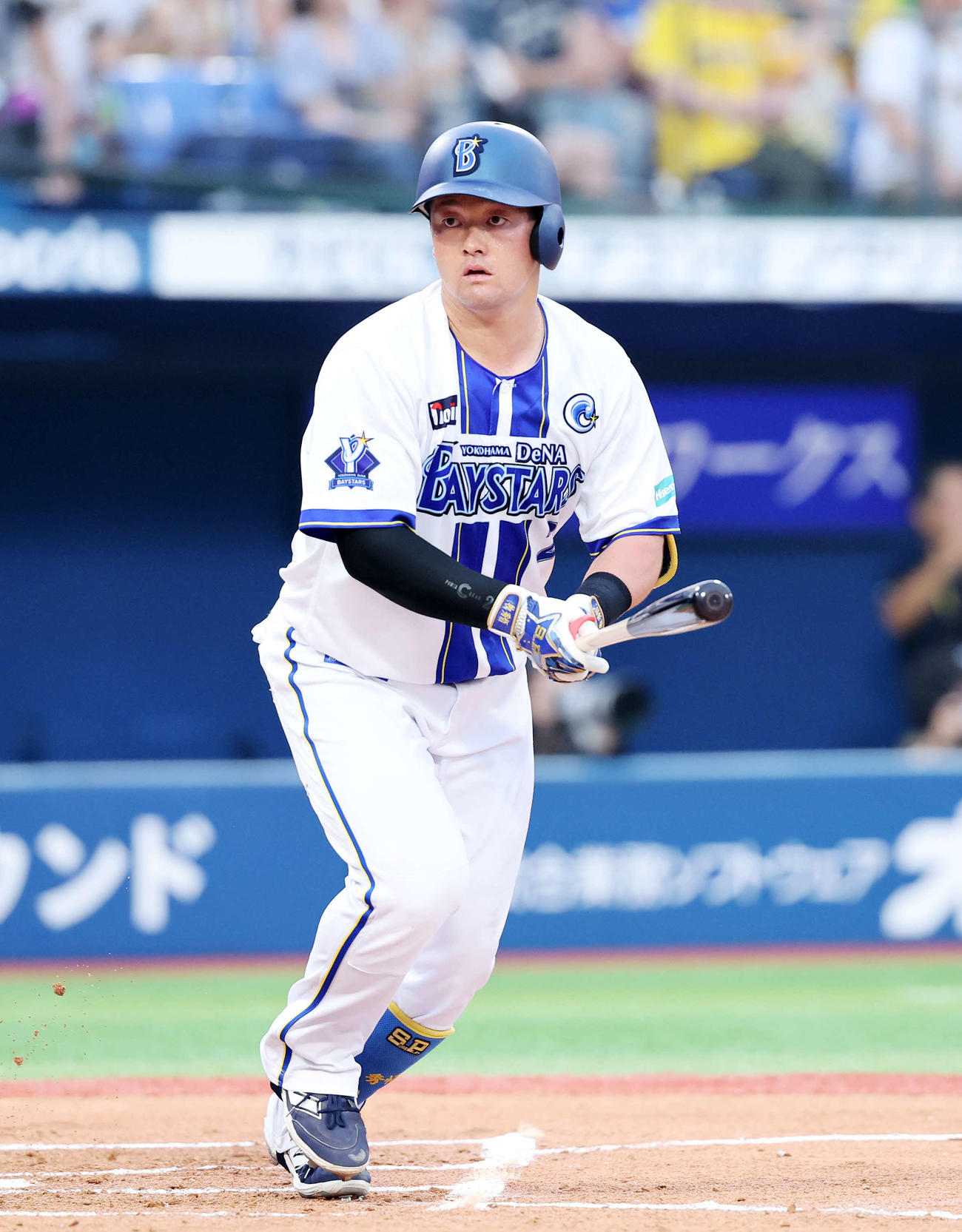 7月6日、DeNA対阪神　2回裏DeNA無死、牧は左越えソロ本塁打を放つ