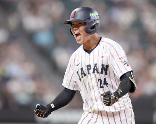 日米大学野球選手権　日本対米国　5回裏日本2死一、二塁、右前適時打を放ち叫ぶ平川（撮影・黒川智章）