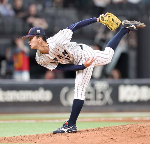 日米大学野球選手権　日本対米国　7回に登板の鈴木（撮影・黒川智章）