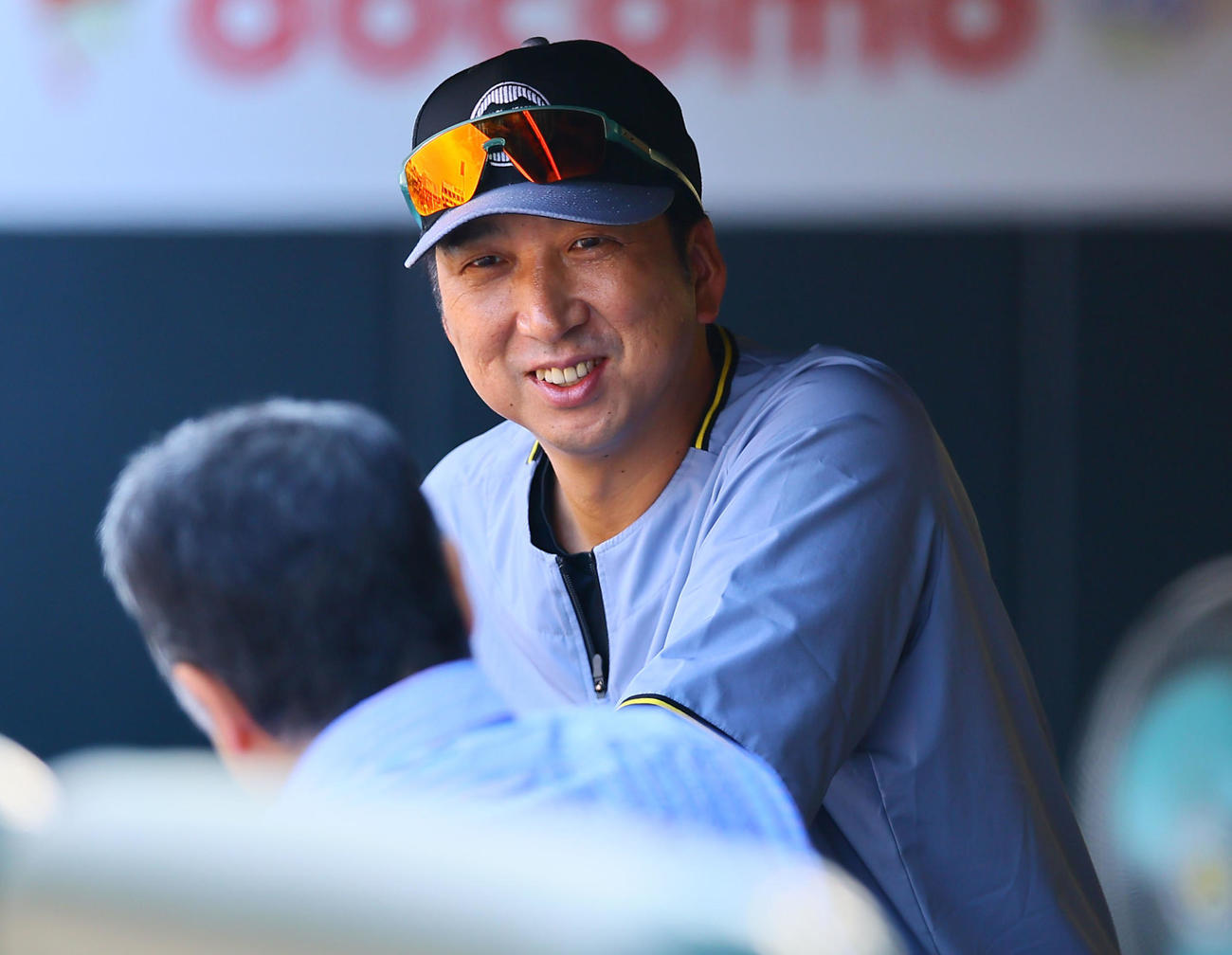 広島対阪神　川藤幸三氏と話しをする阪神藤川監督（撮影・藤尾明華）