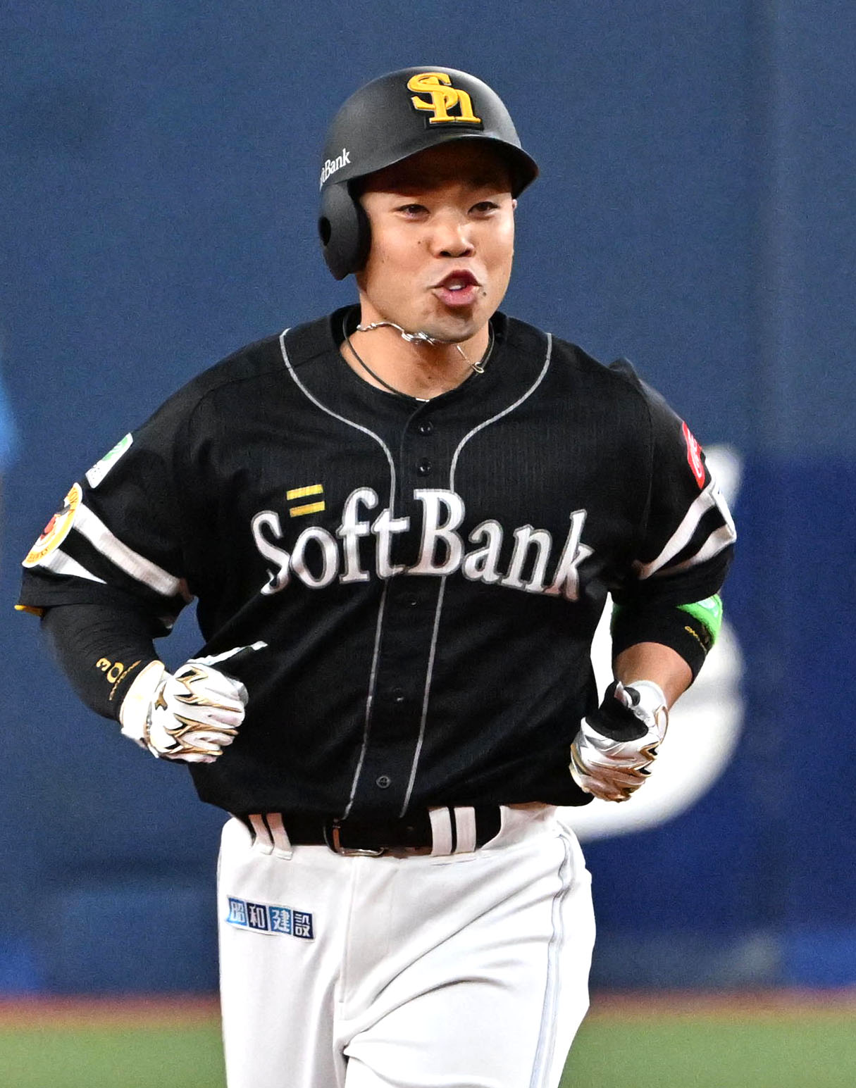 オリックス対ソフトバンク　3回表ソフトバンク1死満塁　近藤は満塁本塁打を放つ（撮影・石井愛子）