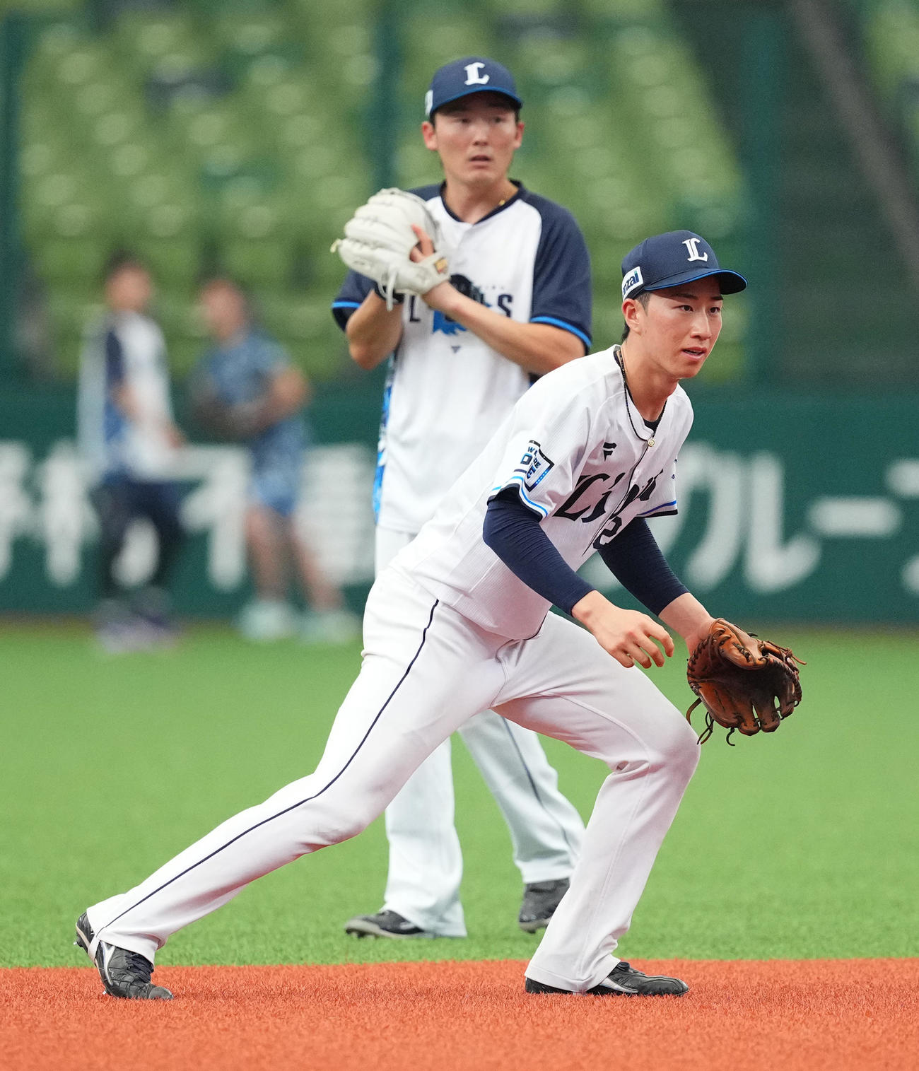 西武対楽天　試合前、ノックを受ける西武斎藤（撮影・菅敏）
