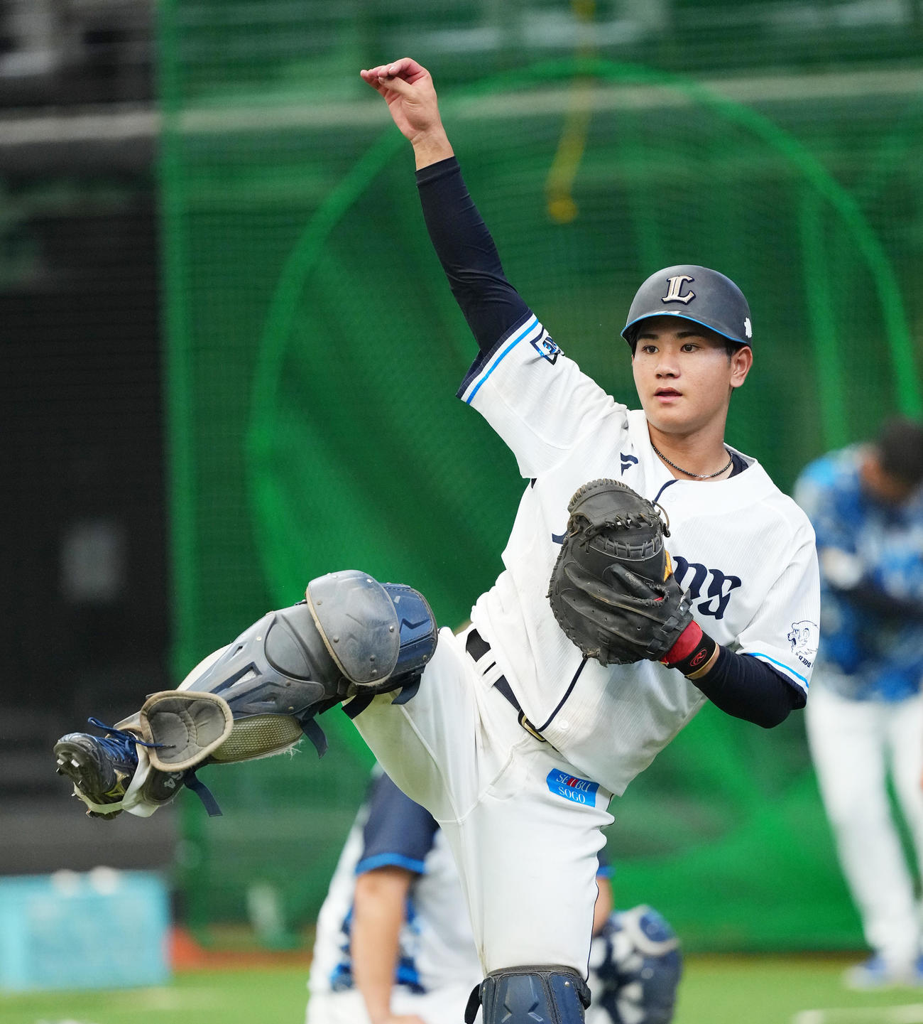 西武対楽天　試合前、調整する西武龍山（撮影・菅敏）