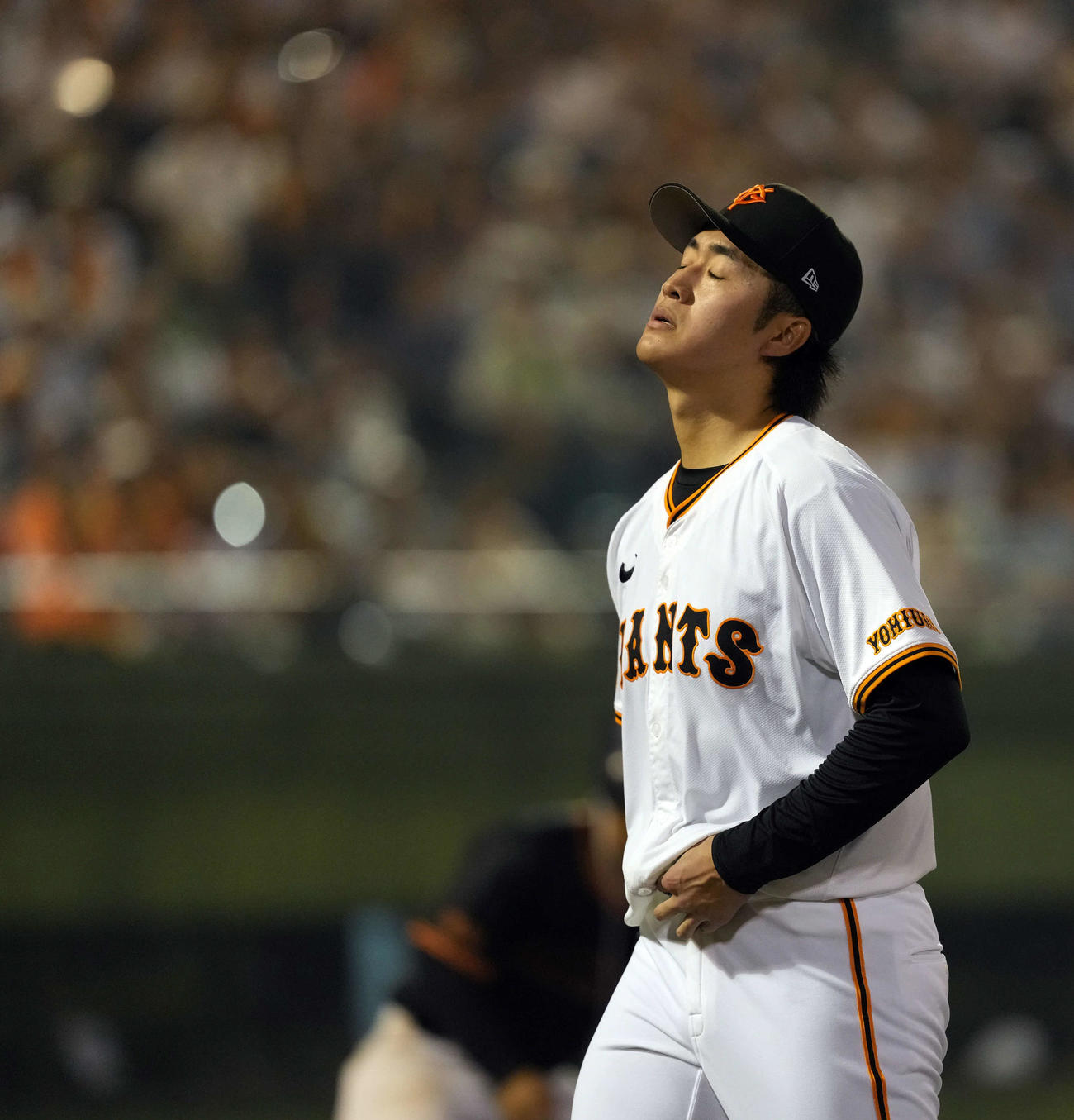 巨人対中日　5回表、中日に勝ち越しを許した巨人の先発西舘（撮影・たえ見朱実）