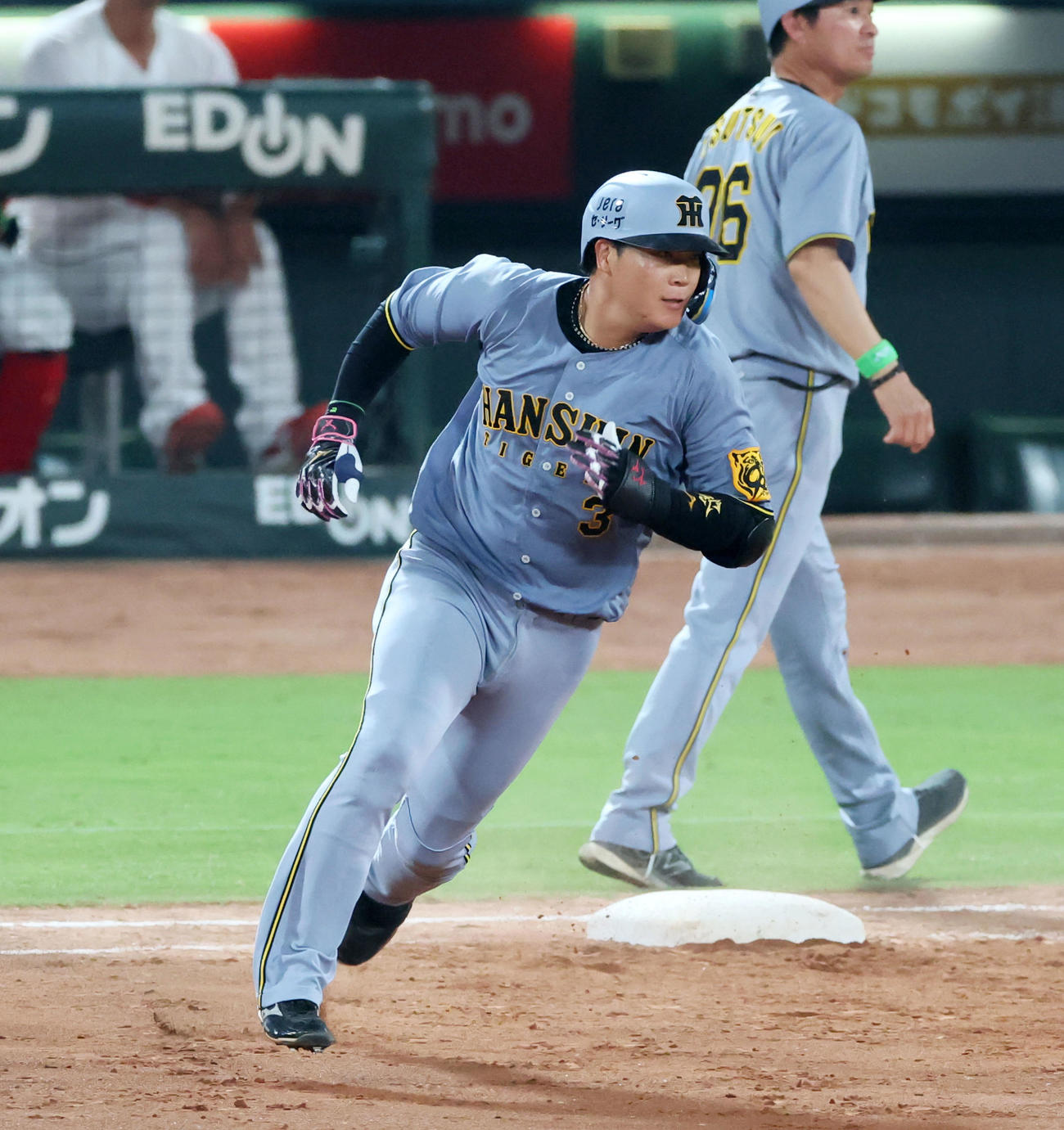 広島対阪神　5回表阪神1死二、三塁、大山は左越え2点適時二塁打を放つ（撮影・加藤哉）