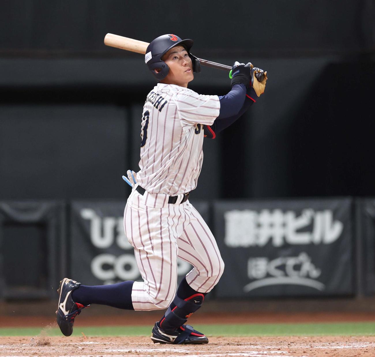 日米大学野球選手権　日本対米国　5回裏日本無死、右越え二塁打を放つ立石（撮影・黒川智章）