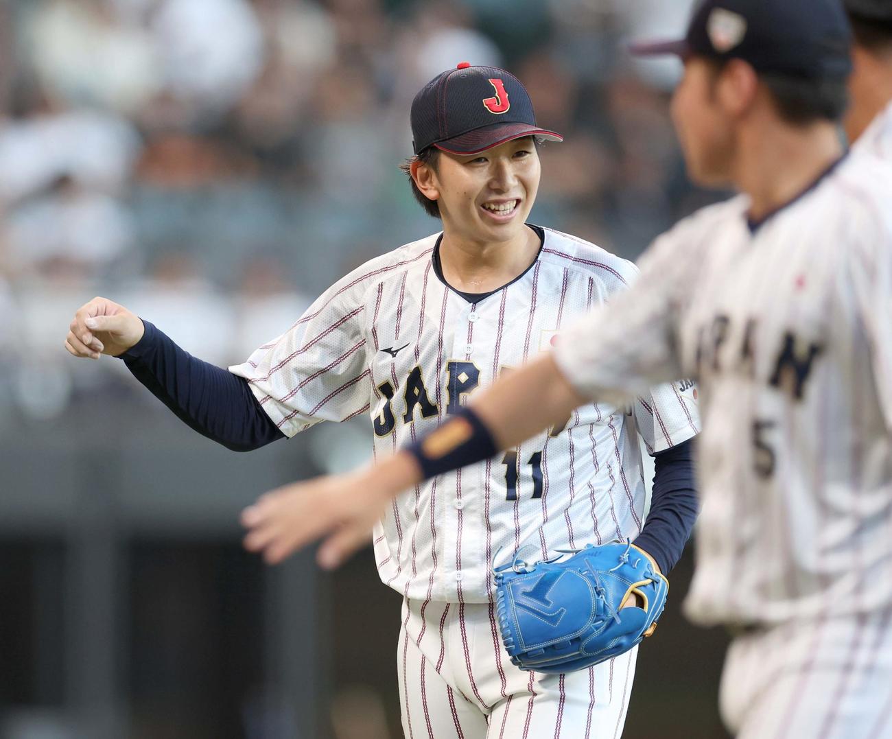 日米大学野球選手権　日本対米国　2回表、無失点に抑え笑顔の伊藤（撮影・黒川智章）