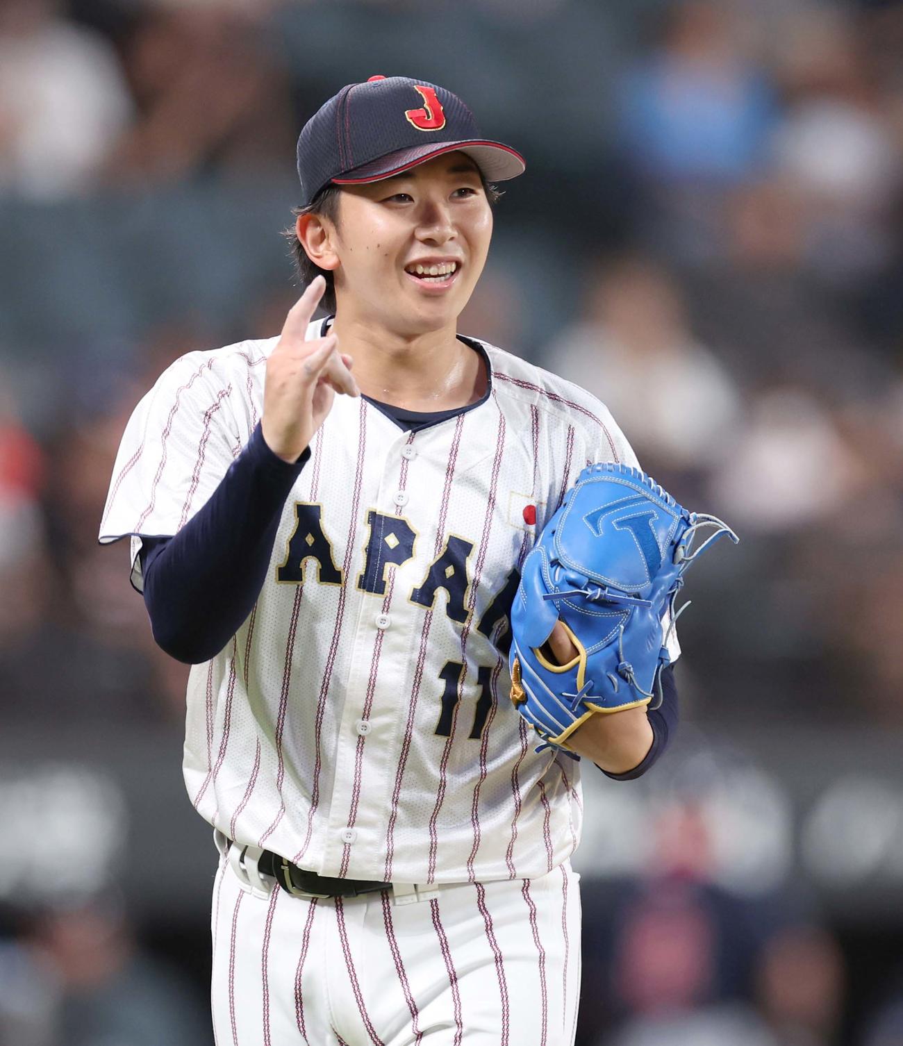 日米大学野球選手権　日本対米国　5回表、無失点に抑え笑顔の伊藤（撮影・黒川智章）