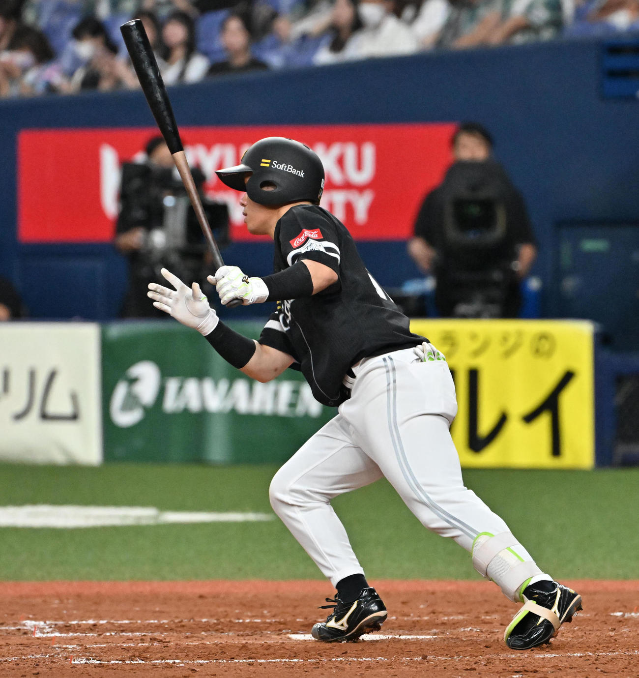 オリックス対ソフトバンク　5回表ソフトバンク2死二塁　海野は中適時打を放つ（撮影・石井愛子）