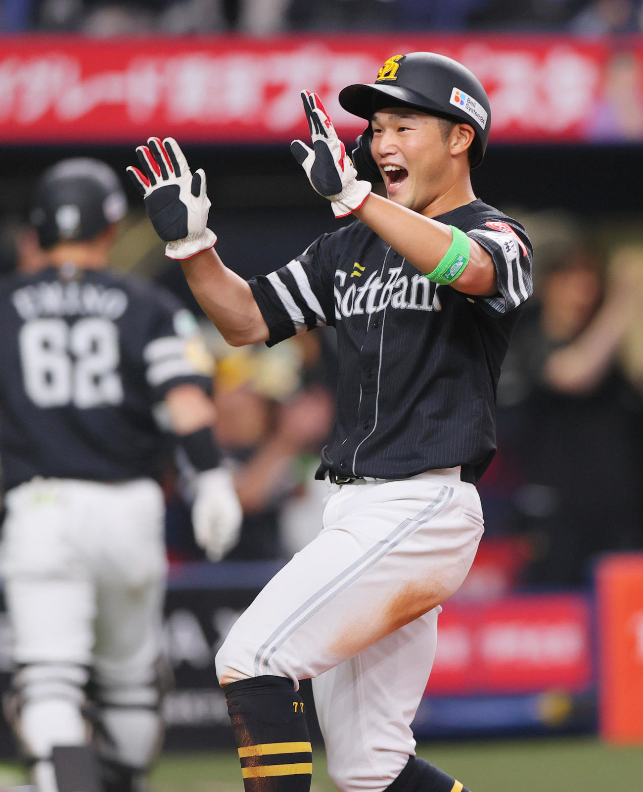 オリックス対ソフトバンク　5回表ソフトバンク2死満塁、一走山本はダウンズの左3点適時二塁打で生還する（撮影・上山淳一）