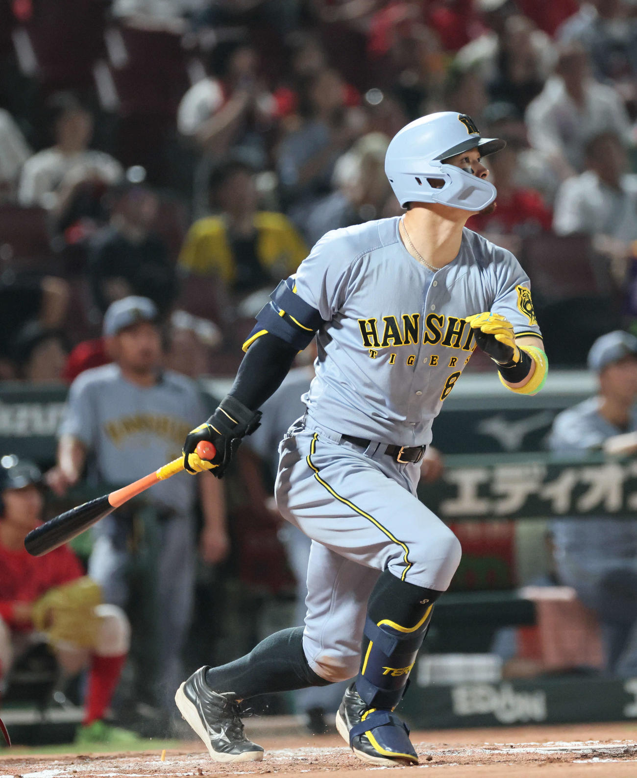 広島対阪神　7回表阪神1死、佐藤輝は中越え三塁打を放つ（撮影・加藤孝規）
