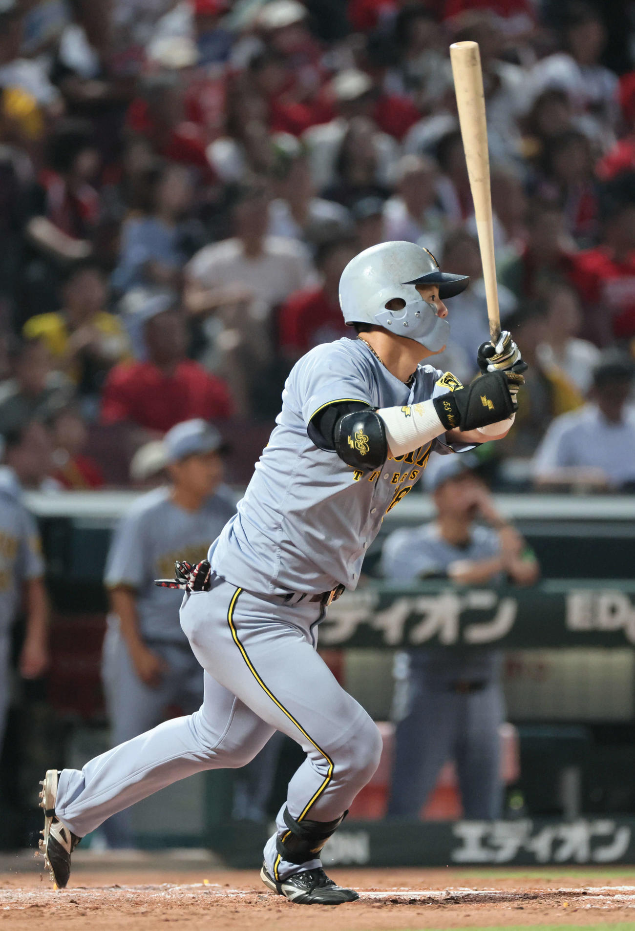 広島対阪神　4回表阪神1死一塁、前川は適時二塁打を放つ（撮影・加藤孝規）