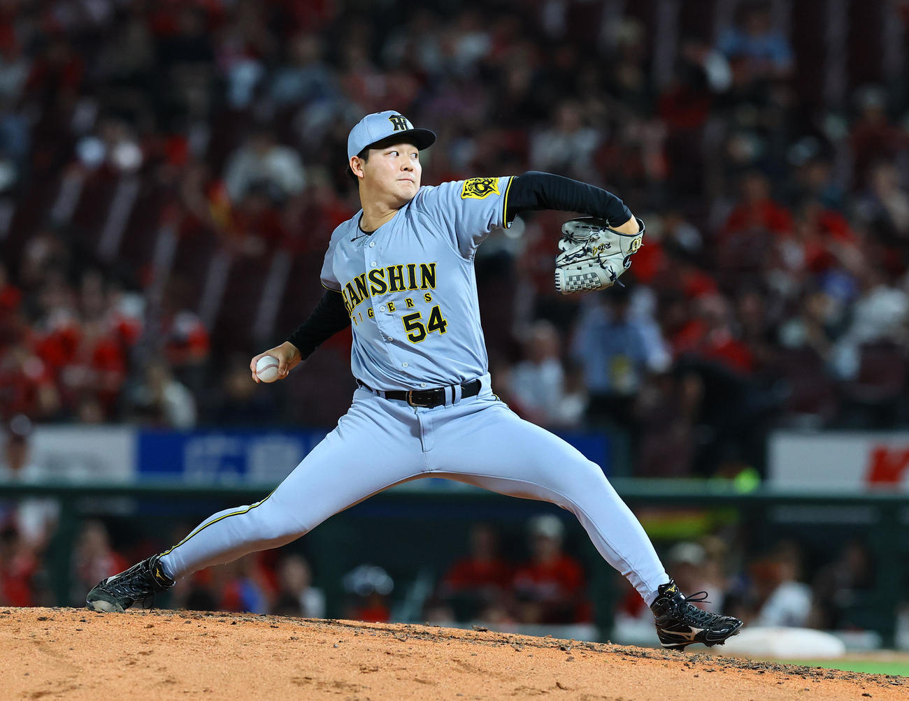 広島対阪神　8回、4番手で登板した阪神木下（撮影・藤尾明華）