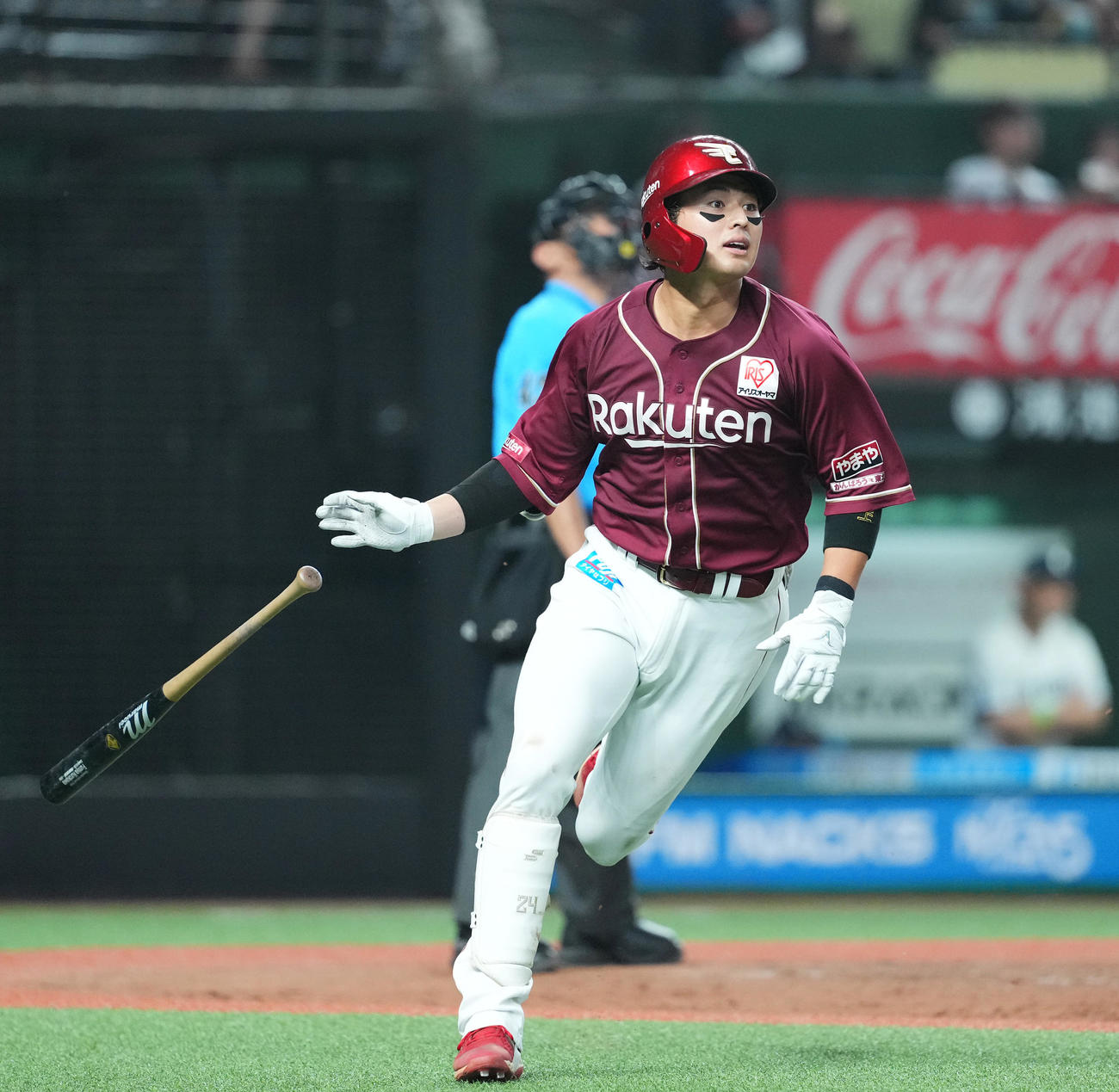 西武対楽天　4回表楽天2死二塁、右越えに2点本塁打を放つ黒川（撮影・菅敏）