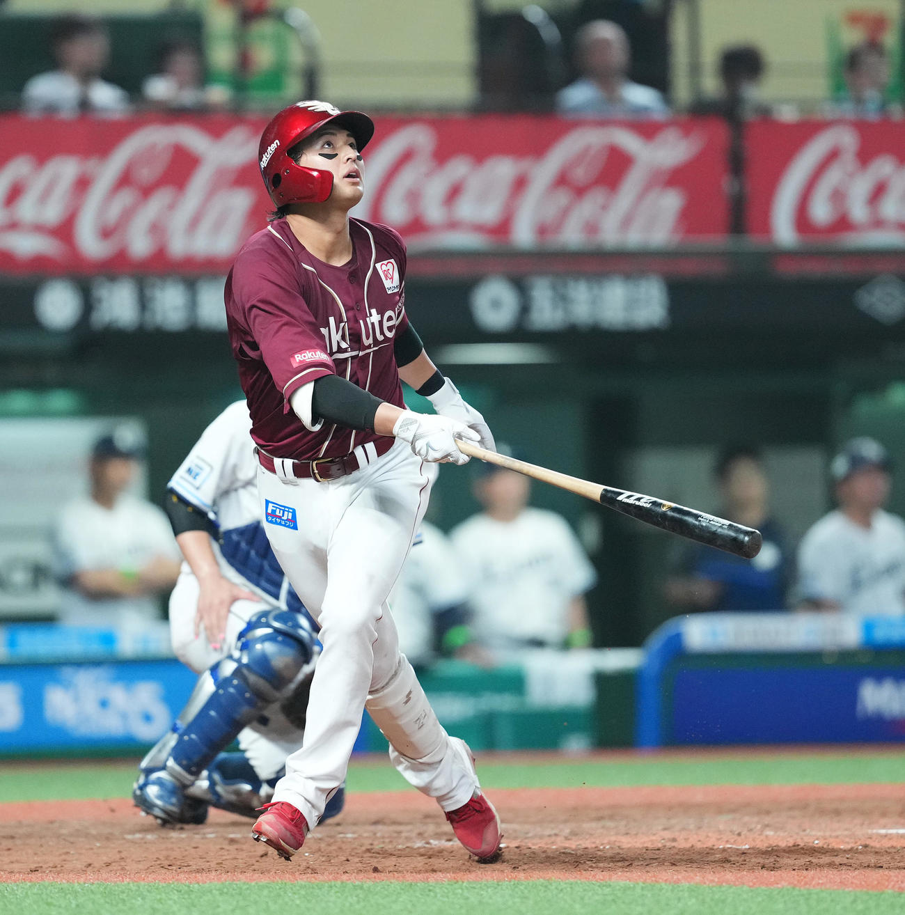 西武対楽天　4回表楽天2死二塁、右越えに2点本塁打を放つ黒川（撮影・菅敏）