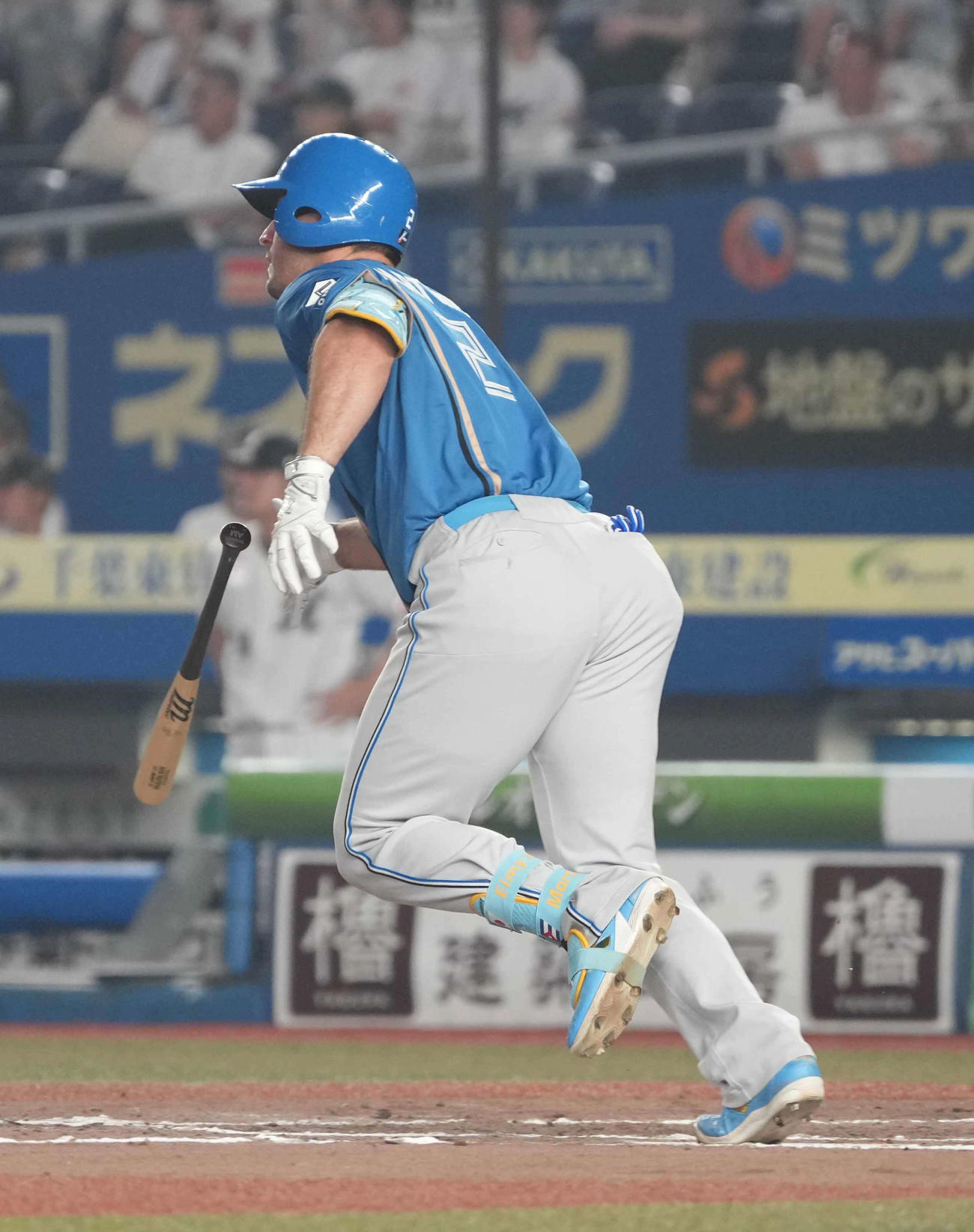 ロッテ対日本ハム　延長11回表日本ハム2死一、二塁、代打マルティネスは勝ち越しの右前適時打を放つ（撮影・小沢裕）