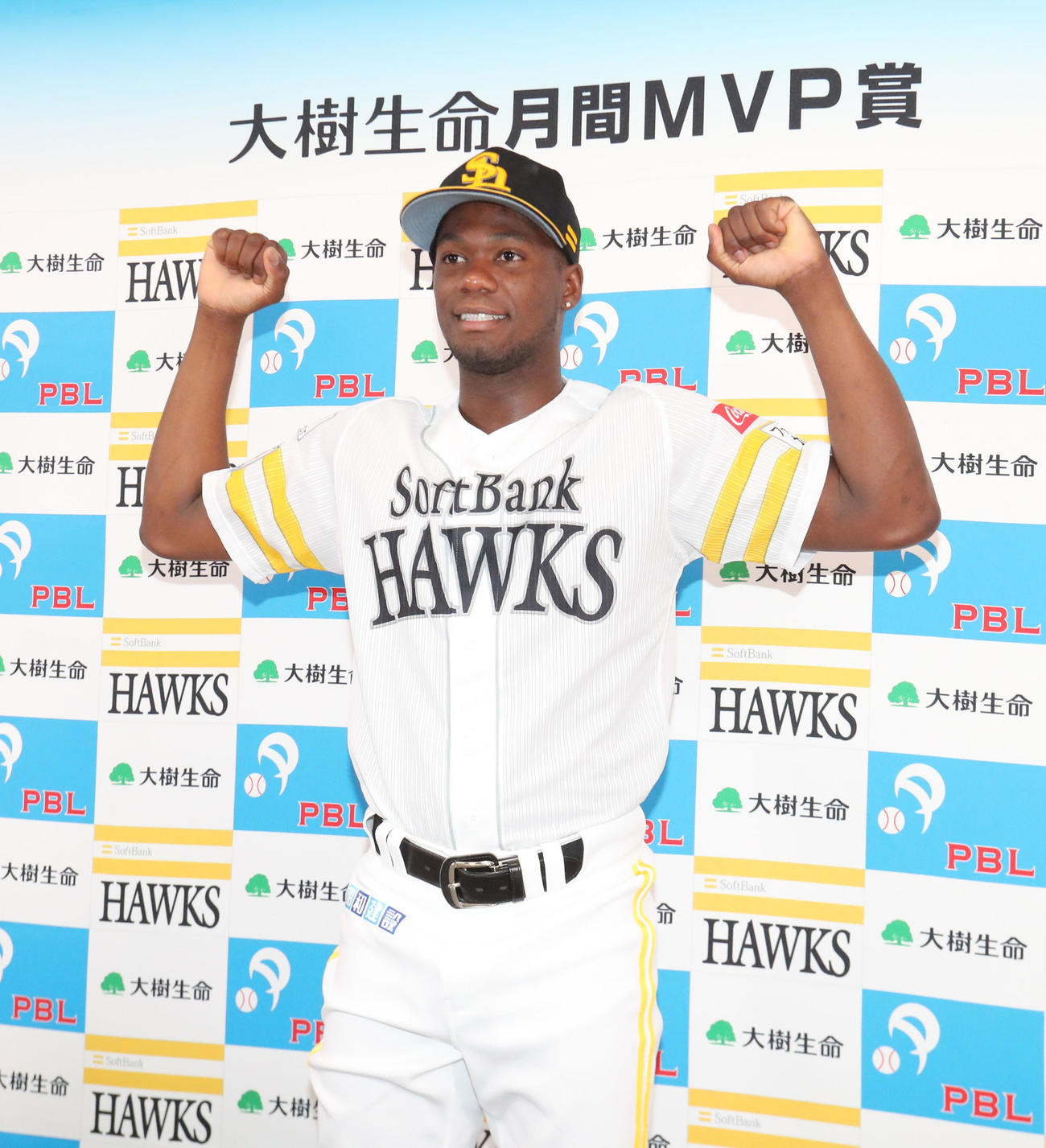 「大樹生命月間MVP賞」受賞し喜びを語るモイネロ（撮影・梅根麻紀）