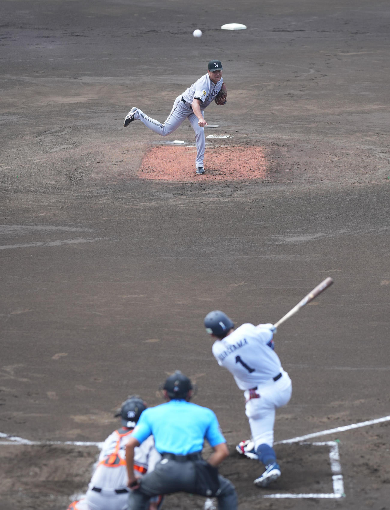 イースタン・リーグ西武対巨人　1回裏西武1死、栗山を中飛に打ち取る田中将（撮影・菅敏）