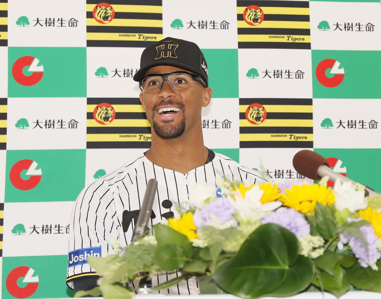 6月度の大樹生命月間MVP賞に選ばれ会見する阪神デュプランティエ（撮影・上山淳一）