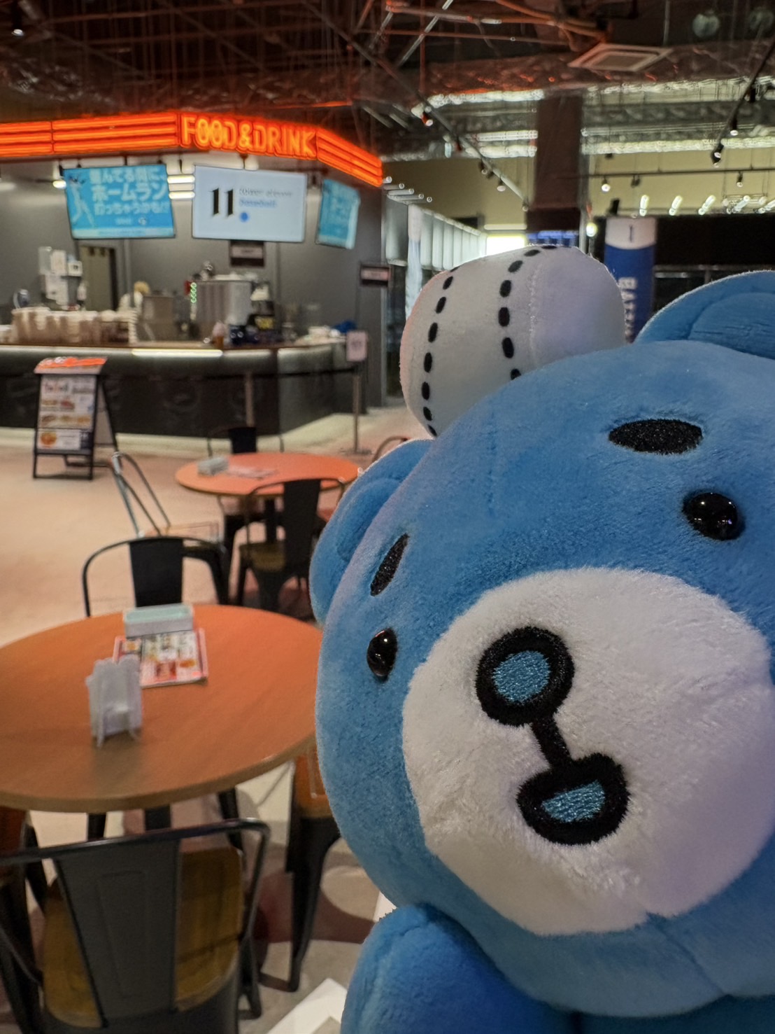 食事しながらナイターまでの時間をのんびり過ごせる