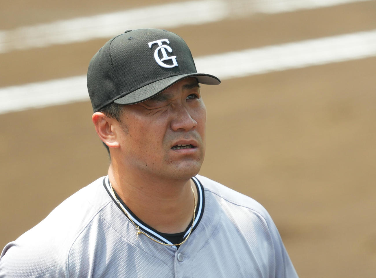 イースタン・リーグ西武対巨人　1回の投球を終え、厳しい表情でベンチに戻る巨人田中将（撮影・菅敏）