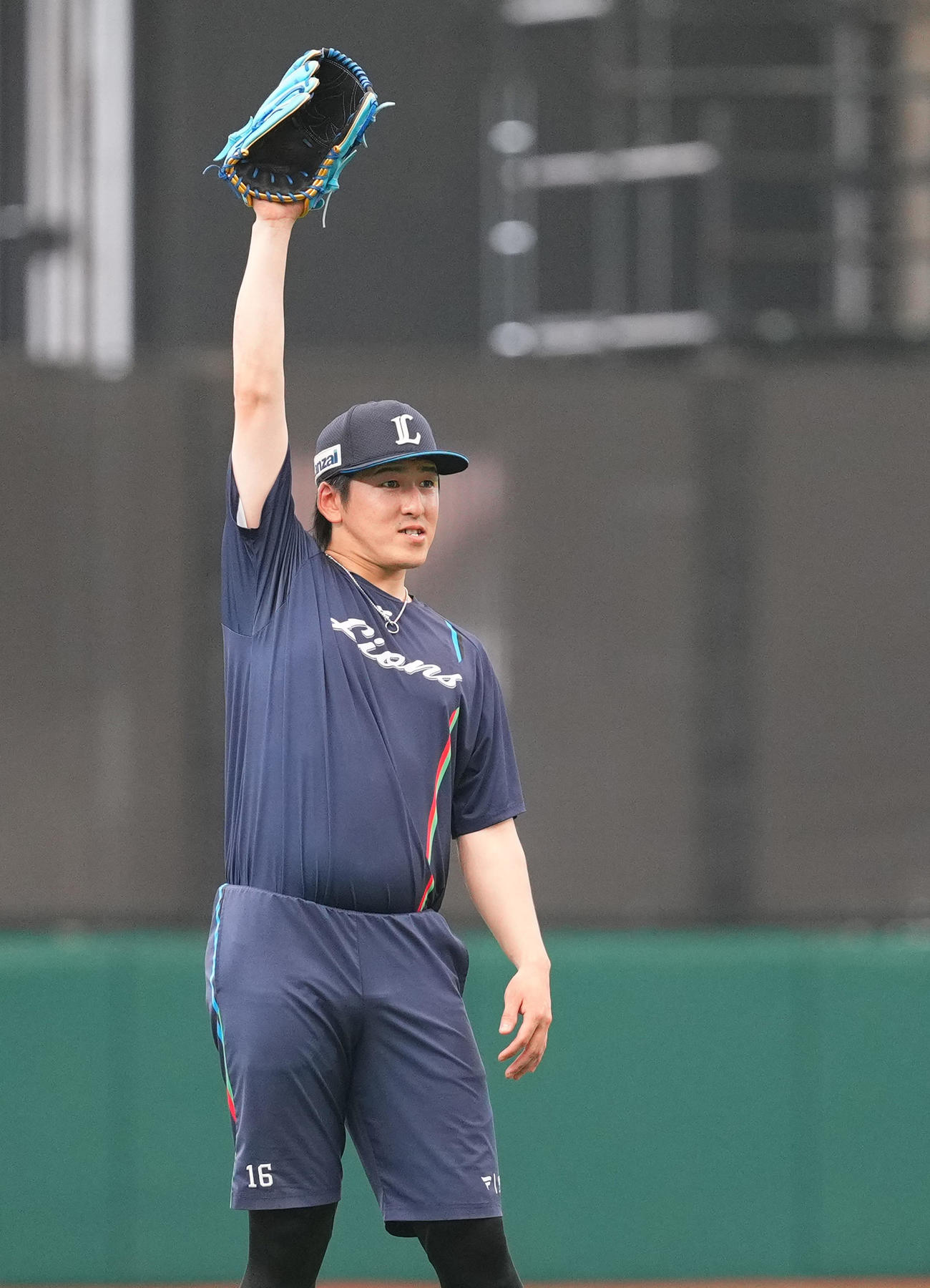 西武対楽天　試合前、調整する西武隅田（撮影・菅敏）