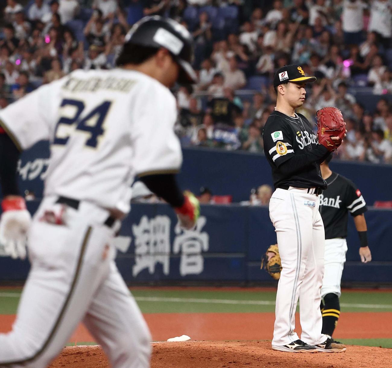 オリックス対ソフトバンク　6回裏オリックス1死満塁、松本晴は紅林に満塁本塁打を浴びる（撮影・上田博志）