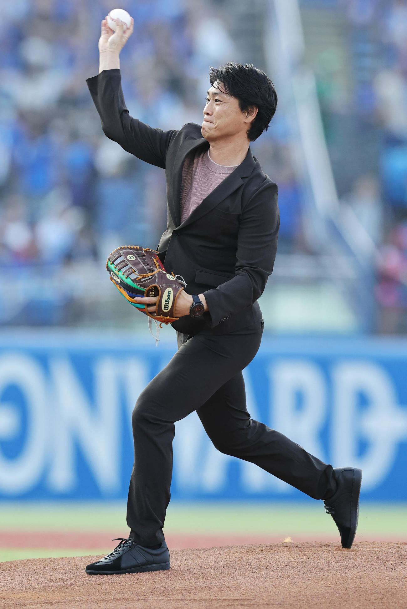 ヤクルト対DeNA　始球式を行う青木宣親氏（撮影・野上伸悟