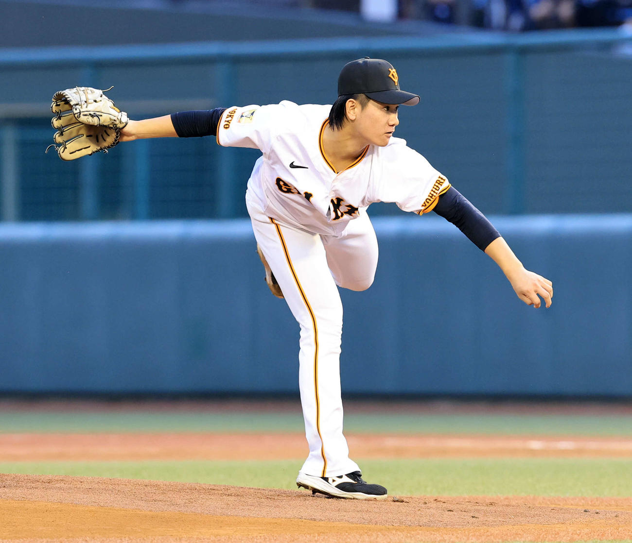 巨人対中日　力投する巨人先発の井上（撮影・浅見桂子）