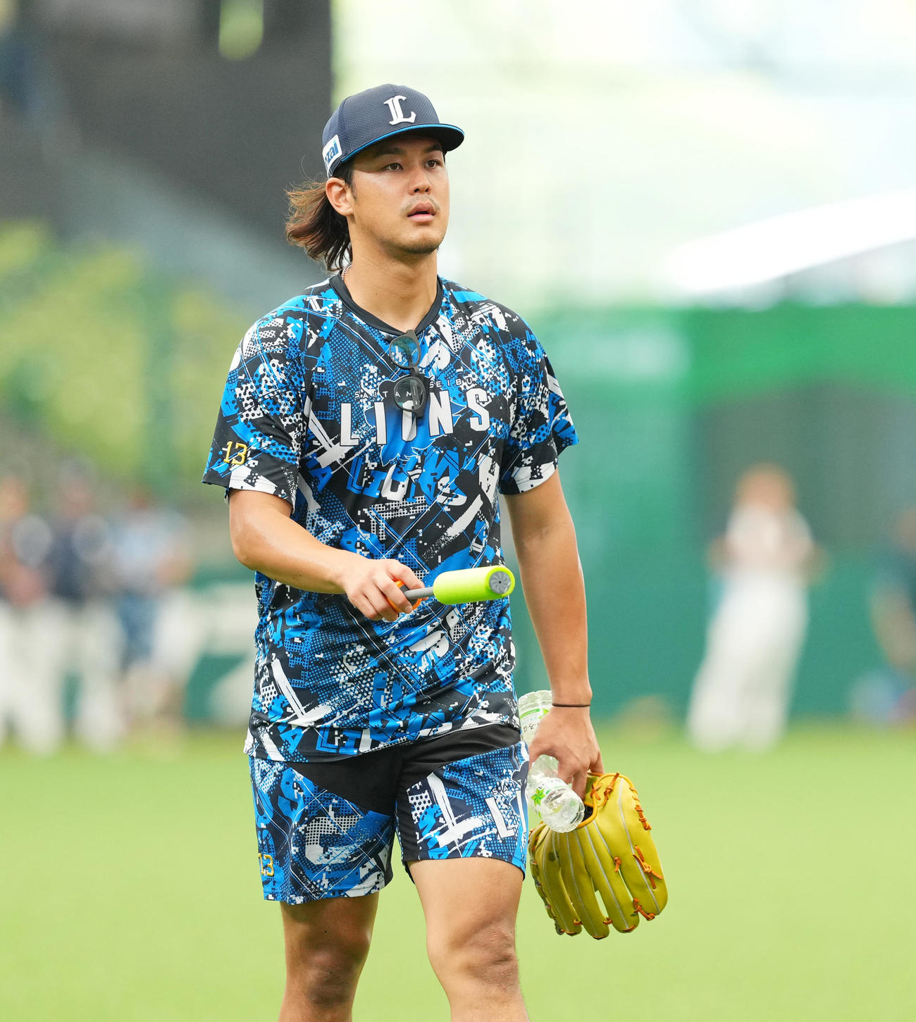 西武対楽天　試合前の練習を終え引き揚げる西武高橋（撮影・菅敏）