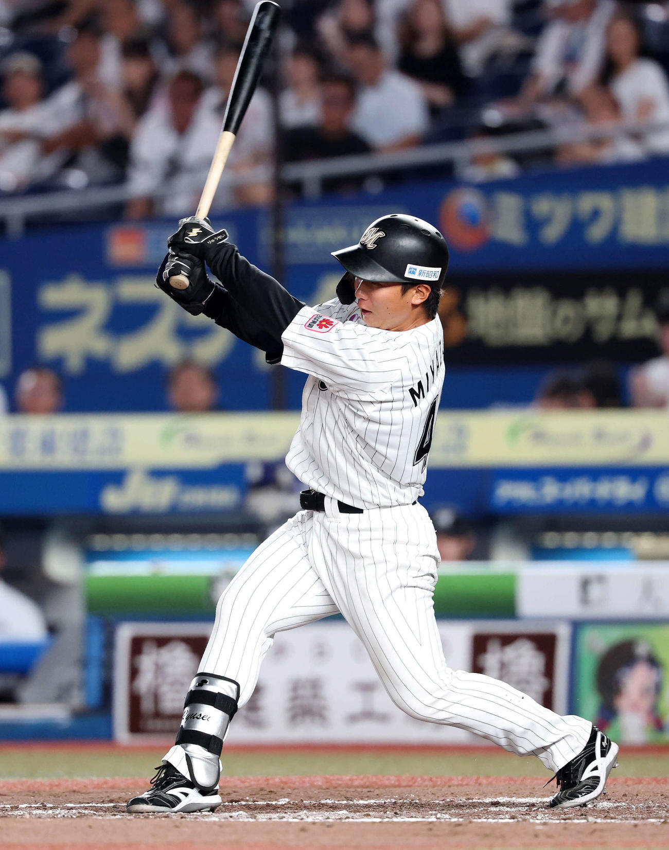 ロッテ対日本ハム　7回裏ロッテ無死、宮崎は中前のプロ初安打を放つ（撮影・鈴木正人）