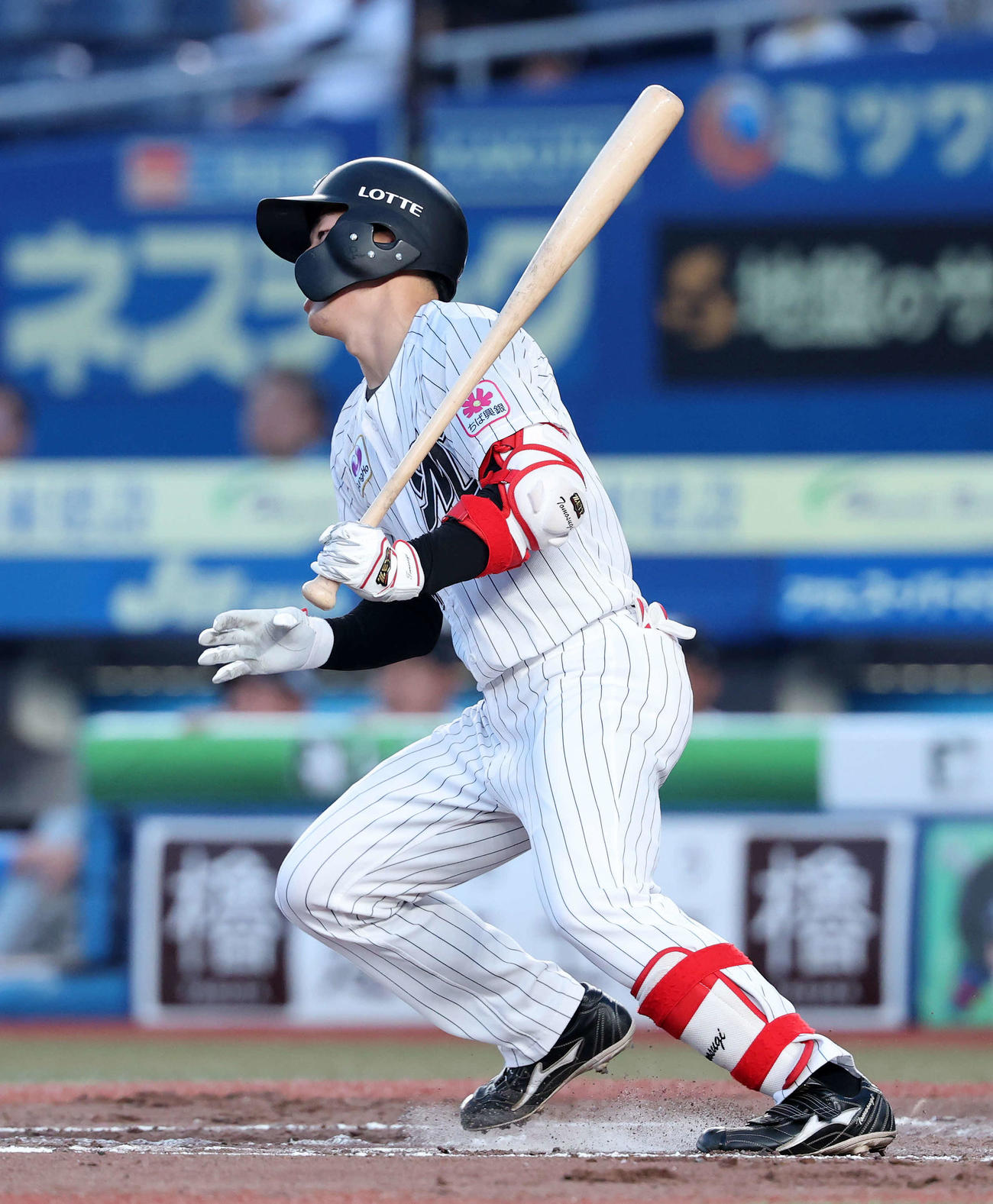 ロッテ対日本ハム　3回裏ロッテ2死、友杉は中前打を放つ（撮影・鈴木正人）