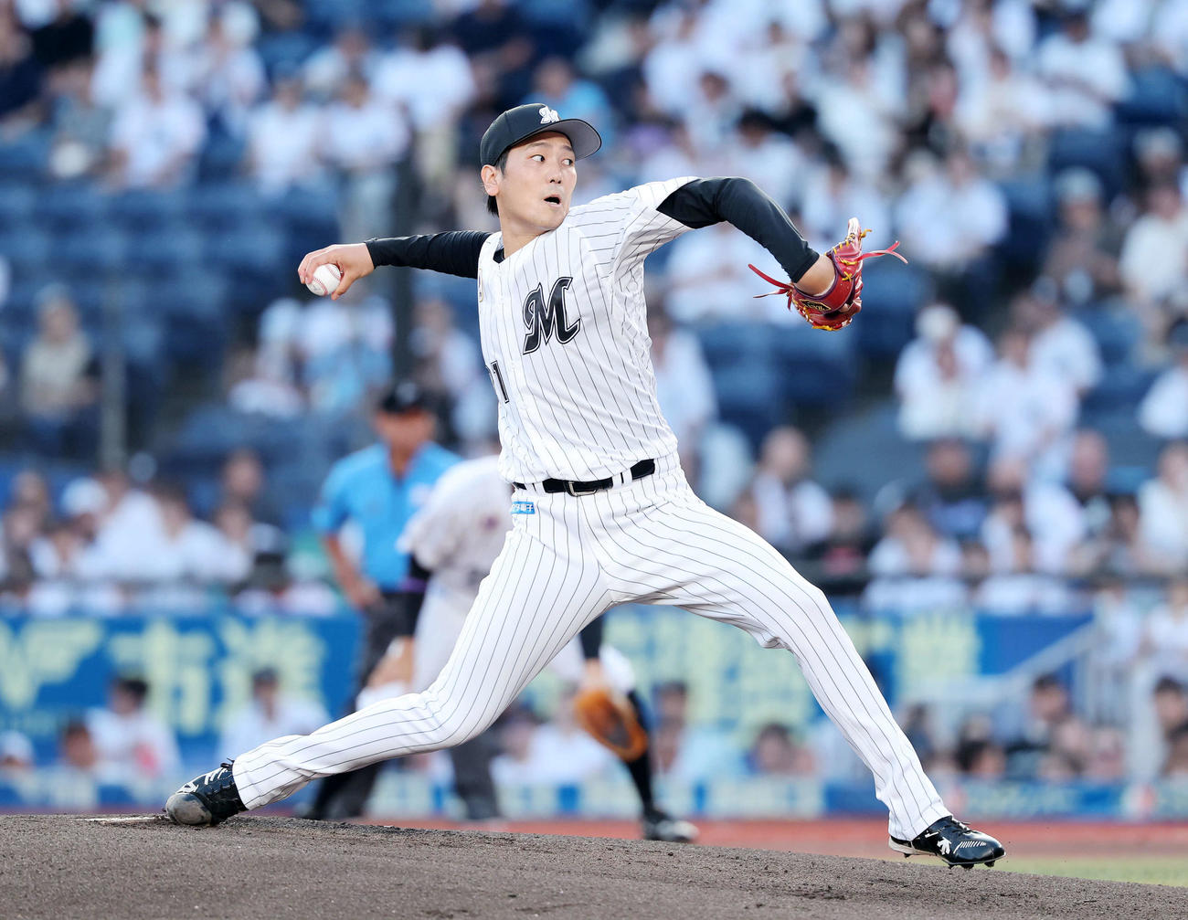 ロッテ対日本ハム　力投するロッテ先発の石川柊（撮影・鈴木正人）