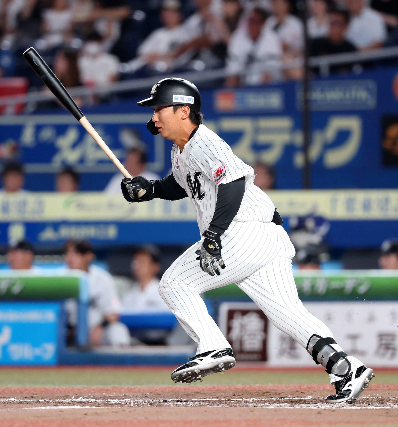 ロッテ対日本ハム　7回裏ロッテ無死、宮崎は中前のプロ初安打を放つ（撮影・鈴木正人）