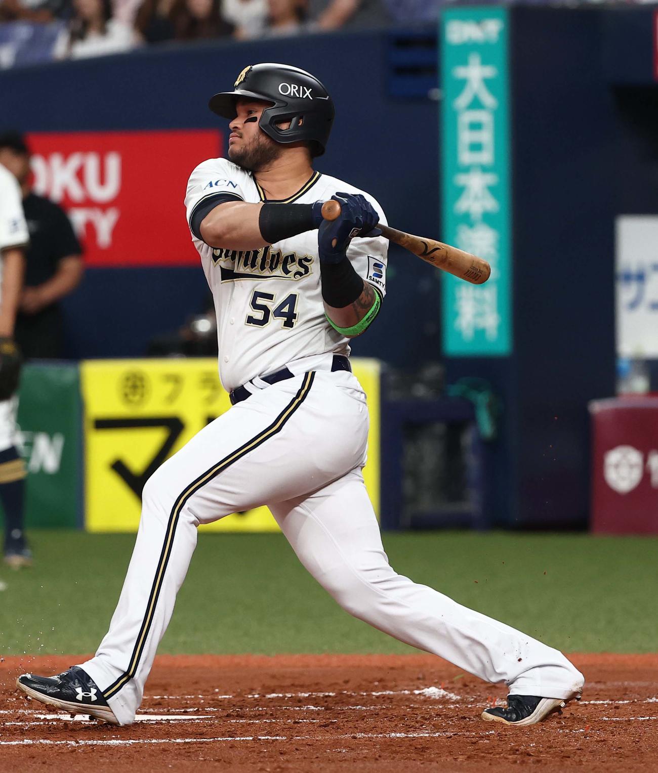 オリックス対ソフトバンク　1回裏オリックス1死満塁、ディアスは三塁併殺打に倒れる（撮影・上田博志）