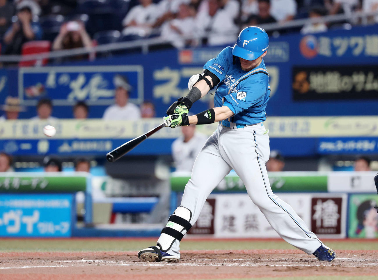ロッテ対日本ハム　5回表日本ハム無死満塁、清宮幸は右前適時打を放つ（撮影・鈴木正人）